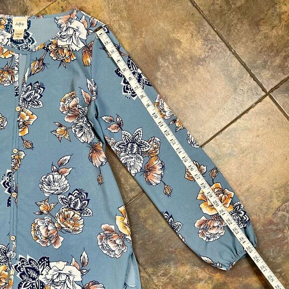 Daytrip Textured Floral Keyhole Long Sleeve Blouse Large - Picture 5 of 9